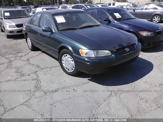 JT2BF28K5W0119270 - 1998 TOYOTA CAMRY LE/XLE GREEN photo 1
