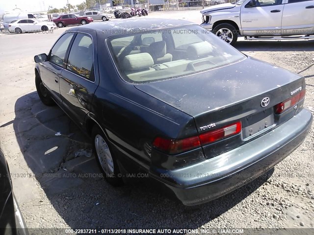 JT2BF28K5W0119270 - 1998 TOYOTA CAMRY LE/XLE GREEN photo 3