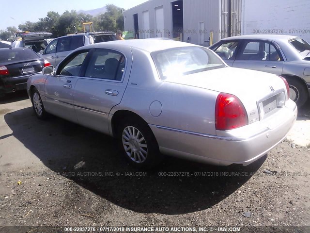 1LNHM83W34Y654001 - 2004 LINCOLN TOWN CAR ULTIMATE SILVER photo 3