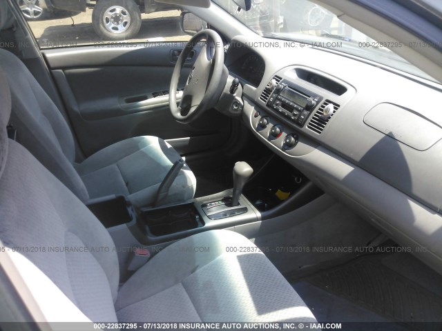 4T1BE30K33U711830 - 2003 TOYOTA CAMRY LE/XLE/SE Сұр фото 5