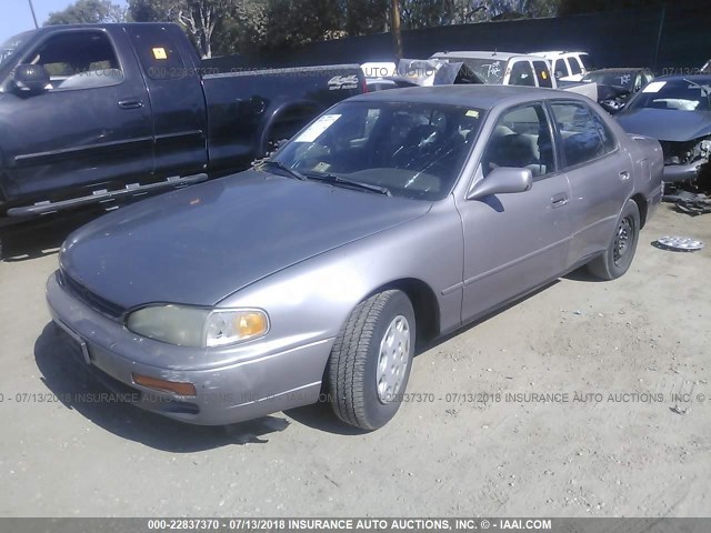 4T1BG12K8TU815077 - 1996 TOYOTA CAMRY DX/LE/XLE ნაცრისფერი ფოტო 2