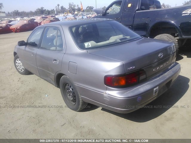 4T1BG12K8TU815077 - 1996 TOYOTA CAMRY DX/LE/XLE ნაცრისფერი ფოტო 3