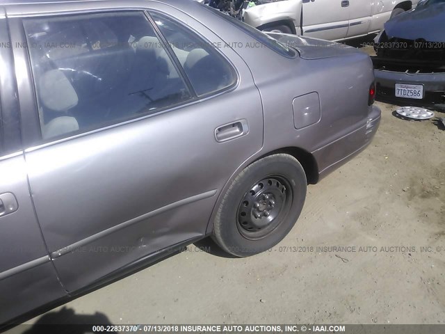 4T1BG12K8TU815077 - 1996 TOYOTA CAMRY DX/LE/XLE ნაცრისფერი ფოტო 6