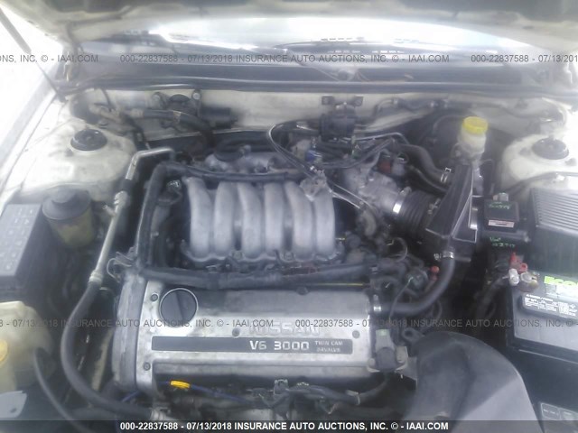 JN1CA21D9XM402354 - 1999 NISSAN MAXIMA GLE/GXE/SE WHITE photo 10