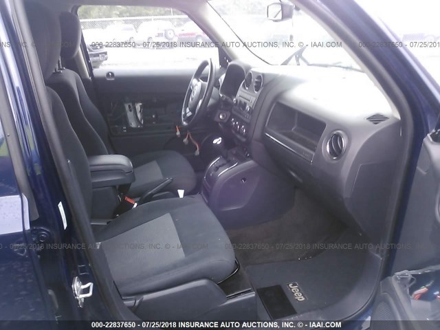 1C4NJRFBXED852422 - 2014 JEEP PATRIOT LATITUDE Dark Blue photo 5