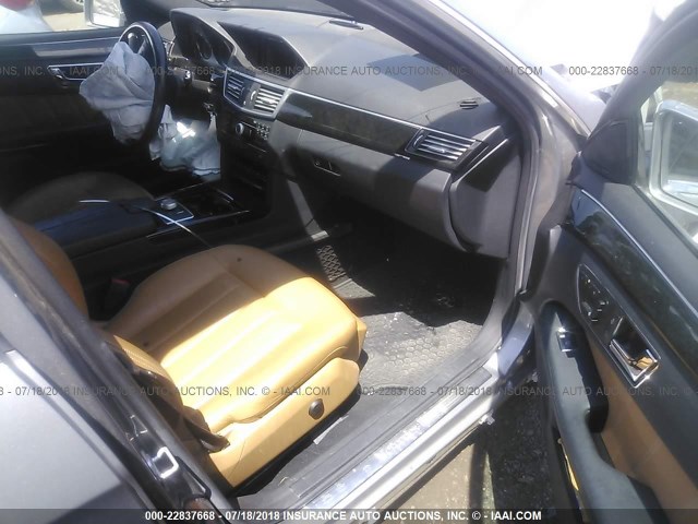 WDDHF8HB3AA058613 - 2010 MERCEDES-BENZ E 350 4MATIC 银色 照片 5