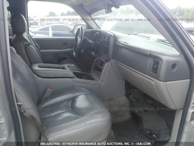 1GNEC16ZX6J114445 - 2006 CHEVROLET SUBURBAN C1500 SILVER photo 5