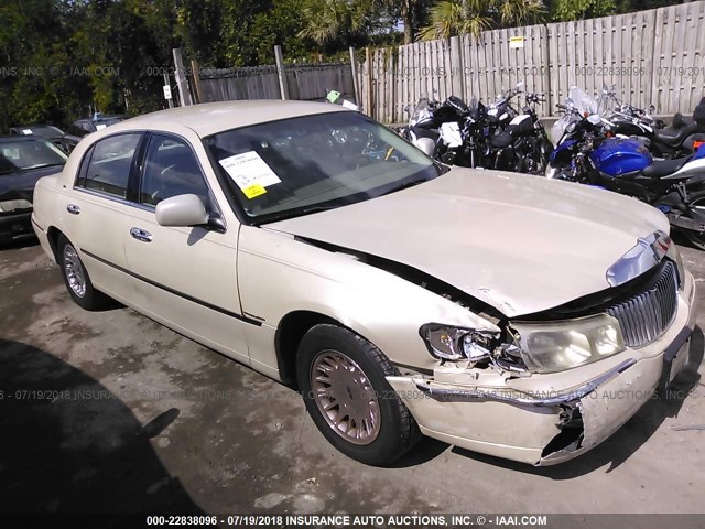 1LNHM83W6YY890700 - 2000 LINCOLN TOWN CAR CARTIER BEIGE photo 1