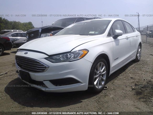 3FA6P0LU2HR238471 - 2017 FORD FUSION SE HYBRID WHITE photo 2