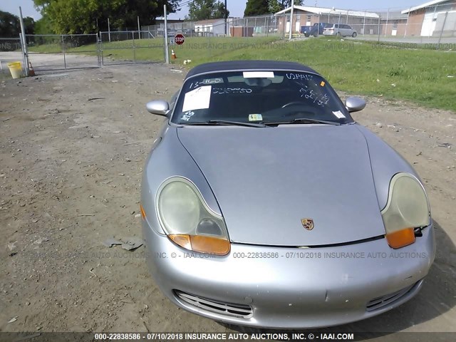 WP0CA29851U624417 - 2001 PORSCHE BOXSTER SILVER photo 6