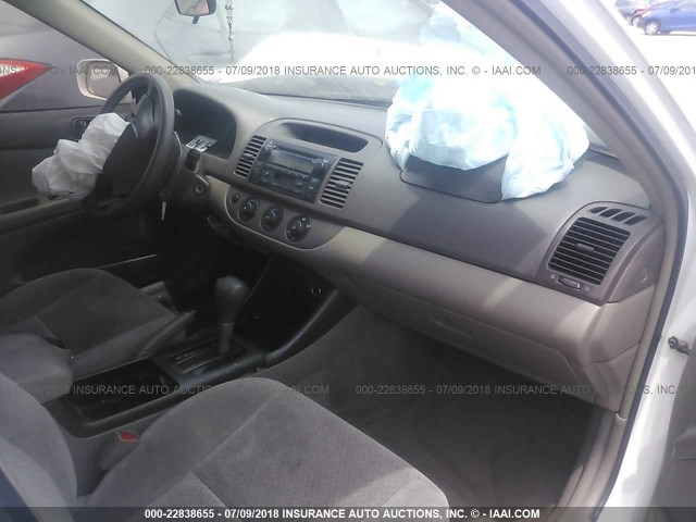 4T1BE32KX3U231958 - 2003 TOYOTA CAMRY LE/XLE/SE Ақ фото 5