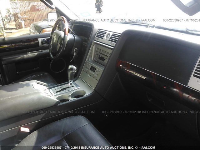 5LMFU27596LJ15773 - 2006 LINCOLN NAVIGATOR SILVER photo 5