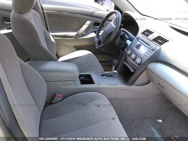 4T1BE46K69U280082 - 2009 TOYOTA CAMRY SE/LE/XLE 金色 照片 5