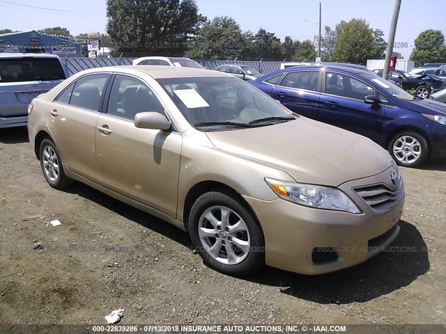 4T1BF3EK2BU229791 - 2011 TOYOTA CAMRY SE/LE/XLE 金色 照片 1