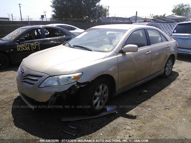 4T1BF3EK2BU229791 - 2011 TOYOTA CAMRY SE/LE/XLE 金色 照片 2