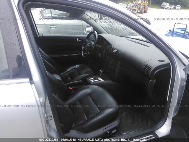 WVWYH63B94E018033 - 2004 VOLKSWAGEN PASSAT GLX 4MOTION SILVER photo 5