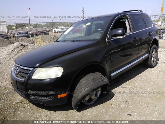 WVGBG77L55D007552 - 2005 VOLKSWAGEN TOUAREG 3.2 BLACK photo 2