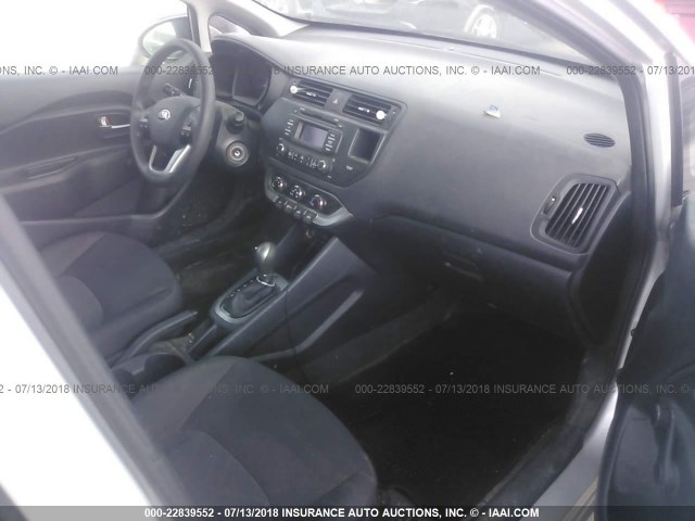 KNADM5A3XD6208849 - 2013 KIA RIO LX SILVER photo 5