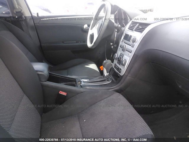 1G1ZC5E01CF291185 - 2012 CHEVROLET MALIBU 1LT SILVER photo 5