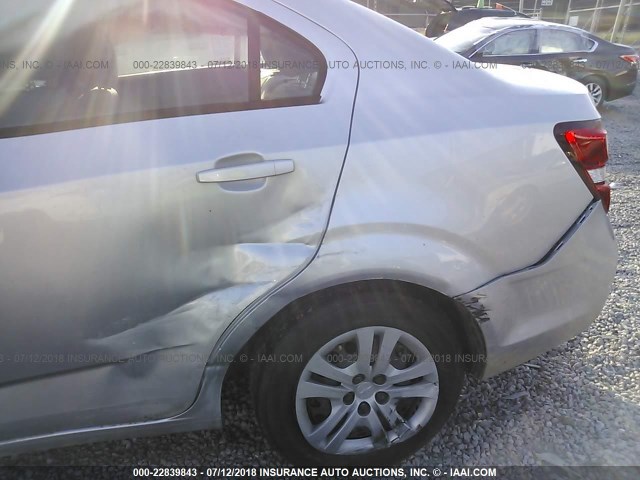 1G1JB5SH6J4112223 - 2018 CHEVROLET SONIC LS 银色 照片 6