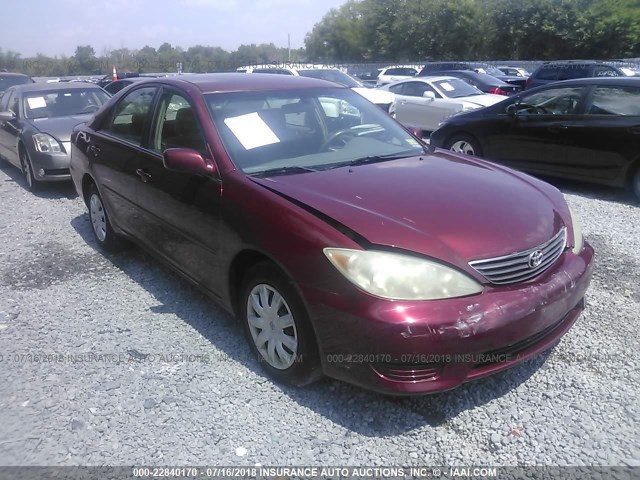 4T1BE32K55U429673 - 2005 TOYOTA CAMRY LE/XLE/SE RED photo 1