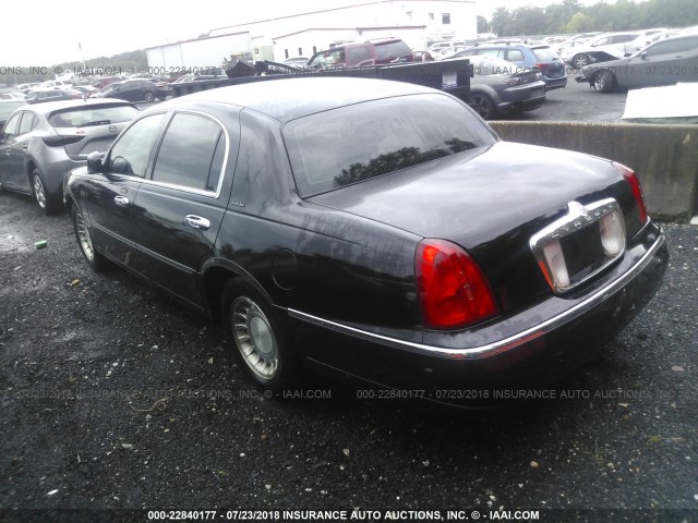 1LNHM81W6YY919583 - 2000 LINCOLN TOWN CAR EXECUTIVE Черный фото 3