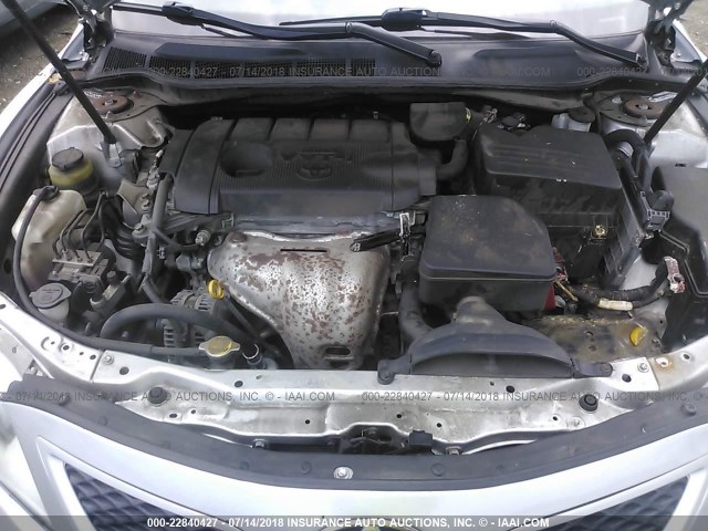 4T1BF3EK6BU205557 - 2011 TOYOTA CAMRY SE/LE/XLE ვერცხლისფერი ფოტო 10