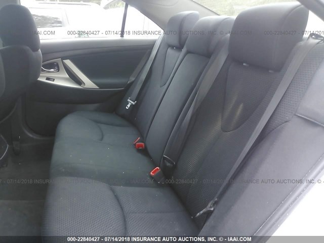4T1BF3EK6BU205557 - 2011 TOYOTA CAMRY SE/LE/XLE ვერცხლისფერი ფოტო 8