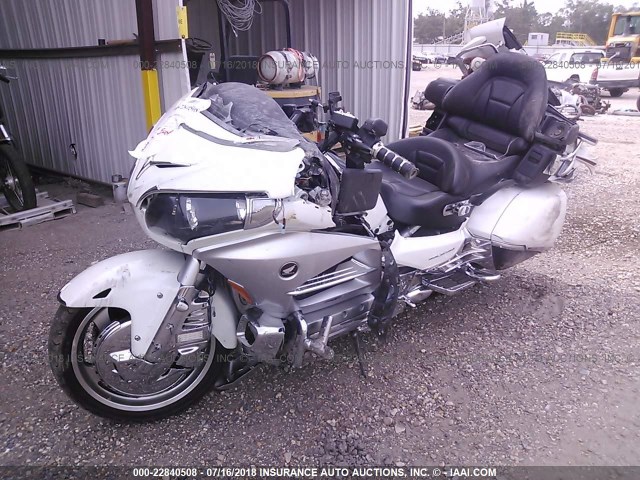 JH2SC68H9CK000706 - 2012 HONDA GL1800 WHITE photo 2