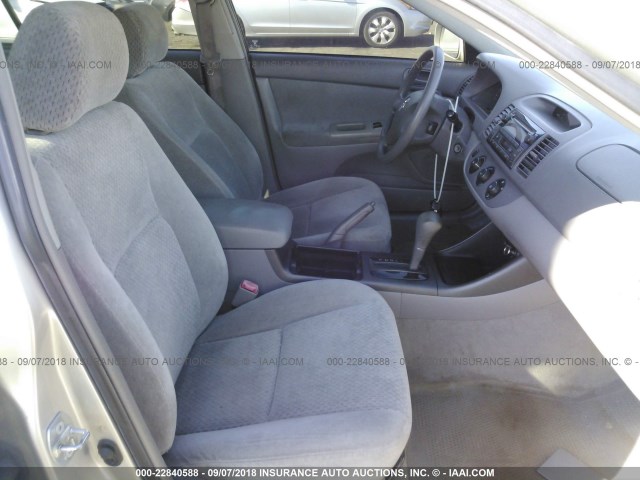 4T1BE32K04U922269 - 2004 TOYOTA CAMRY LE/XLE/SE SILVER photo 5