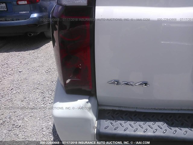 1J8HG48K98C205637 - 2008 JEEP COMMANDER SPORT Weiß Foto 6