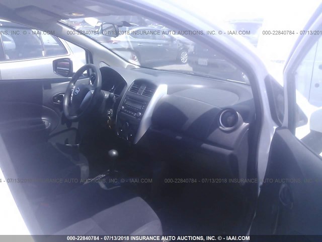 3N1CE2CP3FL422717 - 2015 NISSAN VERSA NOTE S/S PLUS/SV/SL/SR WHITE photo 5