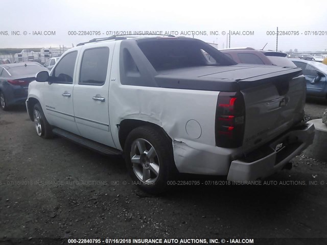 3GNTKGE77CG213850 - 2012 CHEVROLET AVALANCHE LTZ WHITE photo 3