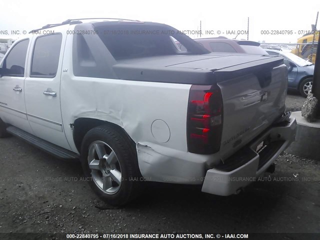 3GNTKGE77CG213850 - 2012 CHEVROLET AVALANCHE LTZ WHITE photo 6