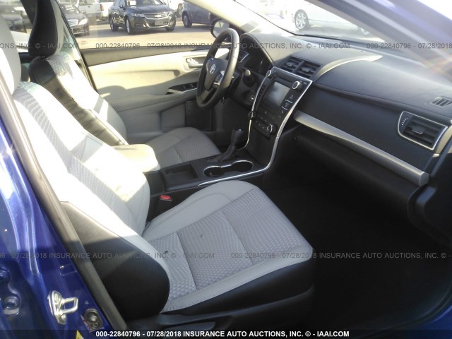 4T1BF1FK5FU897285 - 2015 TOYOTA CAMRY LE/XLE/SE/XSE 蓝色 照片 5