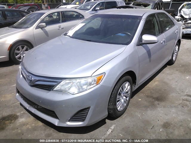 4T4BF1FK4DR330262 - 2013 TOYOTA CAMRY L/SE/LE/XLE 银色 照片 2