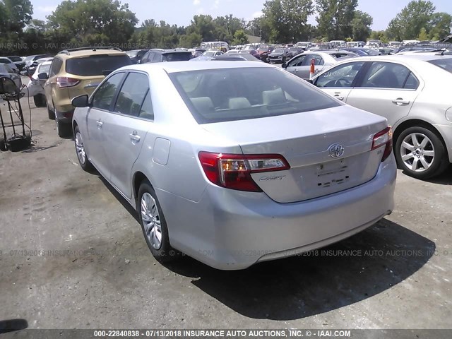 4T4BF1FK4DR330262 - 2013 TOYOTA CAMRY L/SE/LE/XLE 银色 照片 3