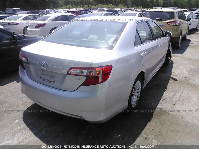 4T4BF1FK4DR330262 - 2013 TOYOTA CAMRY L/SE/LE/XLE 银色 照片 4