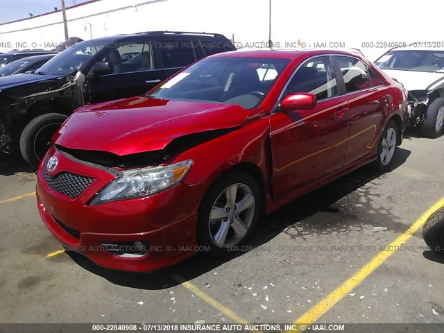 4T1BF3EK3BU751393 - 2011 TOYOTA CAMRY SE/LE/XLE RED photo 2