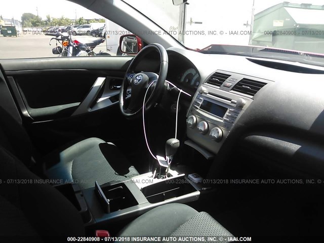4T1BF3EK3BU751393 - 2011 TOYOTA CAMRY SE/LE/XLE RED photo 5