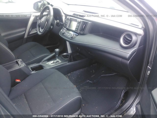 2T3WFREV9JW418782 - 2018 TOYOTA RAV4 ADVENTURE/XLE 灰色 照片 5