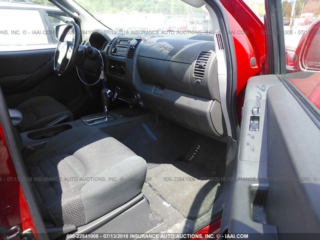 1N6AD07U16C464291 - 2006 NISSAN FRONTIER CREW CAB LE/SE/OFF ROAD RED photo 5