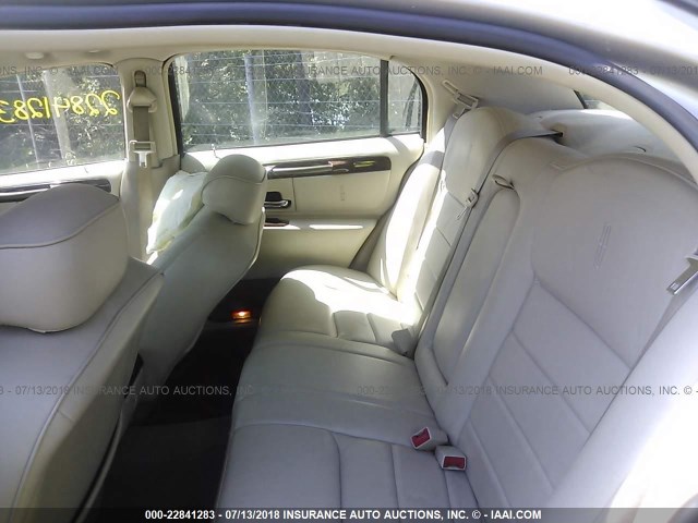 1LNHM81W22Y670772 - 2002 LINCOLN TOWN CAR EXECUTIVE Braun Foto 8