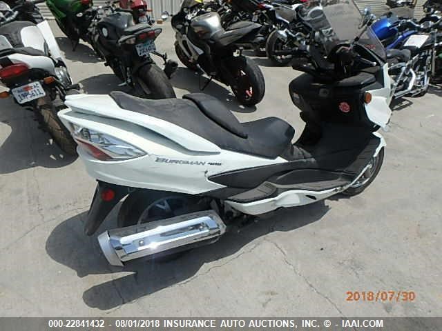 JS1CK44B6B2100390 - 2011 SUZUKI AN400 A WHITE photo 4