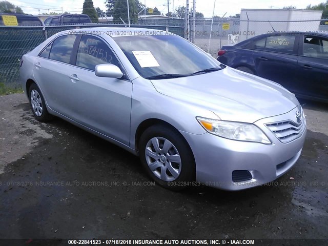 4T4BF3EK6AR033521 - 2010 TOYOTA CAMRY SE/LE/XLE ვერცხლისფერი ფოტო 1