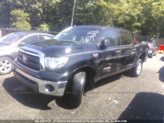 5TFDY5F10BX200250 - 2011 TOYOTA TUNDRA CREWMAX SR5 BLACK photo 2