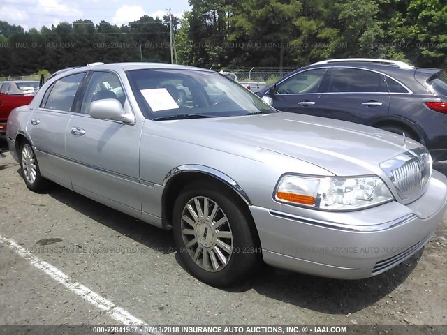 1LNHM81W53Y602936 - 2003 LINCOLN TOWN CAR EXECUTIVE SILVER photo 1