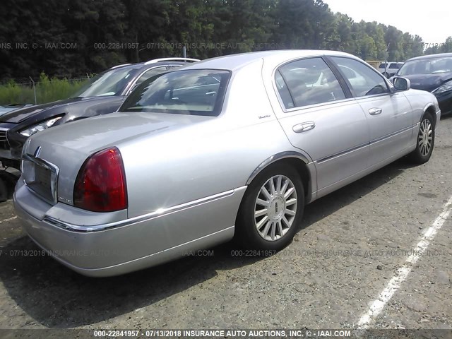 1LNHM81W53Y602936 - 2003 LINCOLN TOWN CAR EXECUTIVE Серебристый фото 4