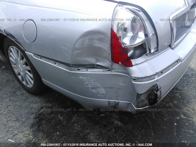 1LNHM81W53Y602936 - 2003 LINCOLN TOWN CAR EXECUTIVE Серебристый фото 6