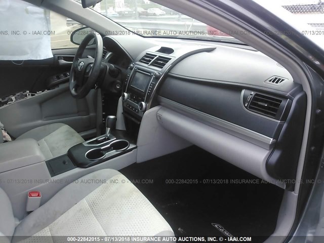 4T1BF1FK2DU251957 - 2013 TOYOTA CAMRY L/SE/LE/XLE 灰色 照片 5